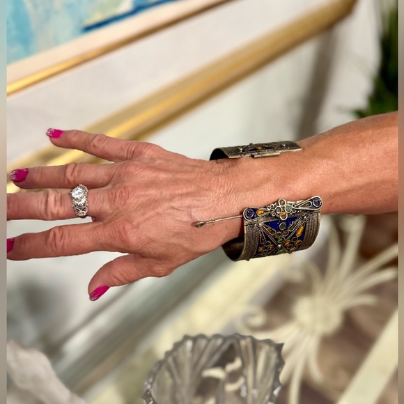 VTG ~ Cuff Bracelet & Box w/ Pin ~Berber Kabyle Tribal Hammered Silver & Enamel - Picture 12 of 12